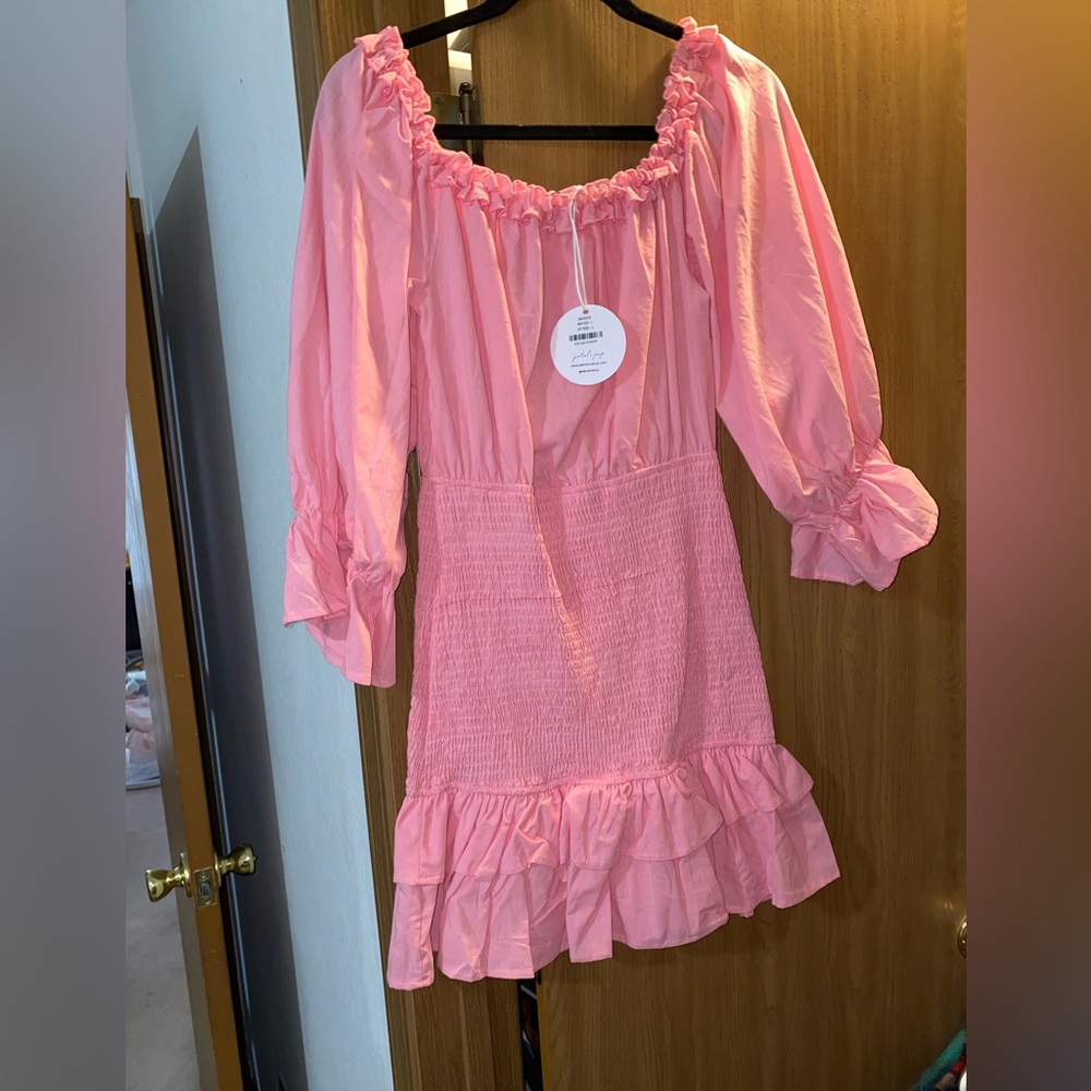 New with tag off the shoulder r ruched dressed
